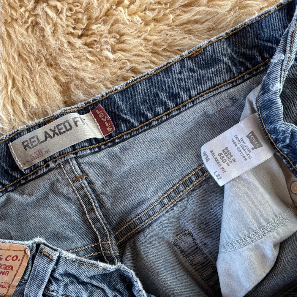 Vintage Levi’s 550 Jeans - Picture 9 of 12